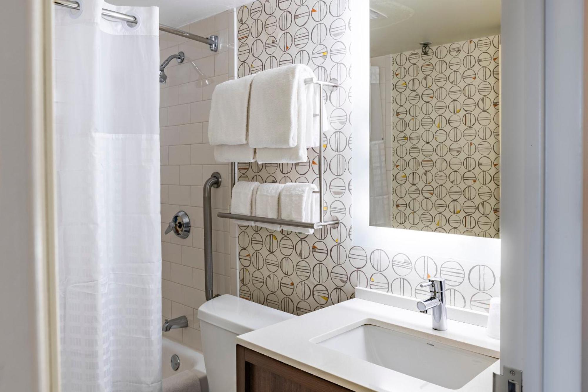 Holiday Inn Denver East By Ihg Exterior foto